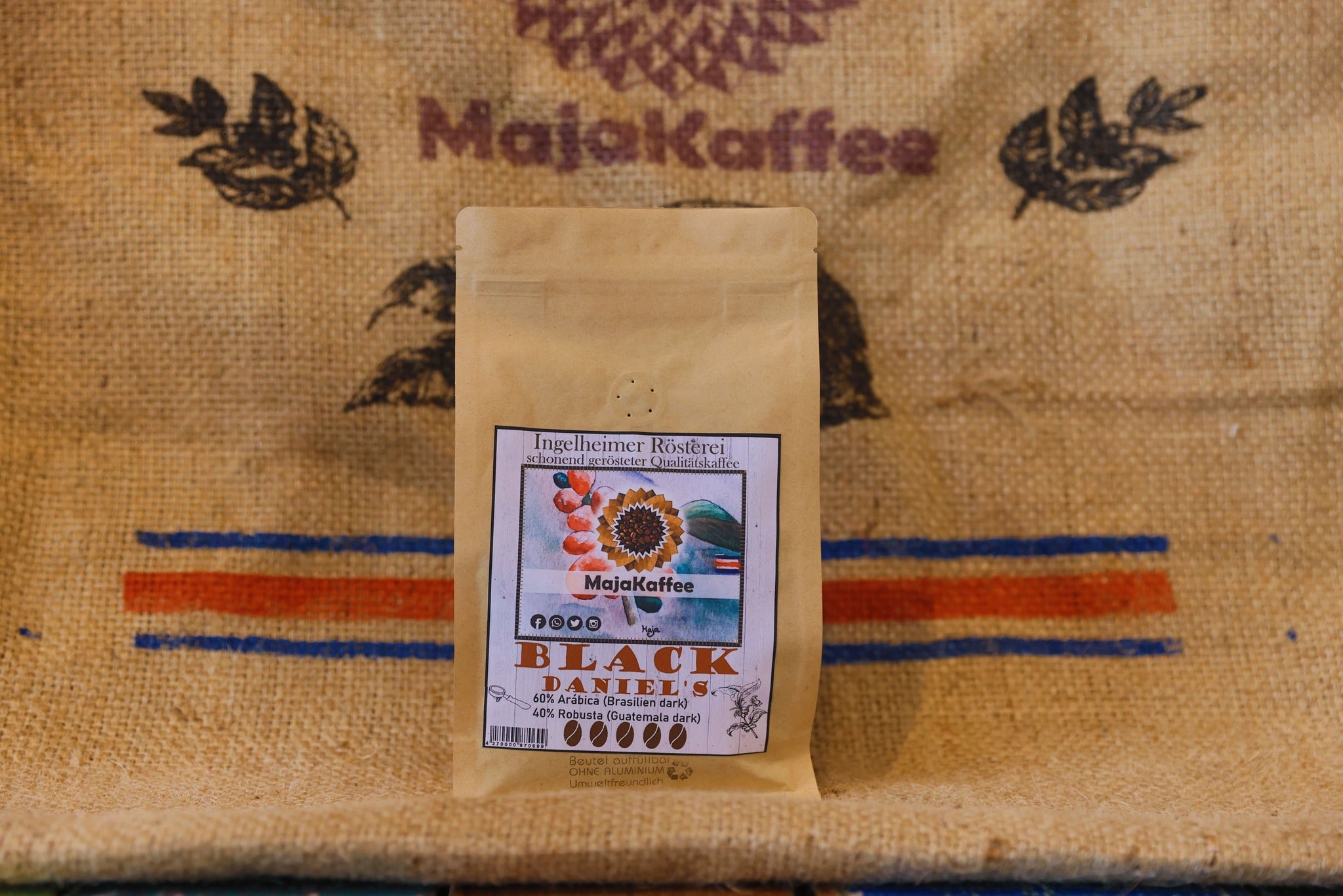 Photo of MajaKaffee- Kräftiger Espresso "Black Daniels Blend", 60% Arábica (Brasilien dark) & 40% Robusta (Canephora)
